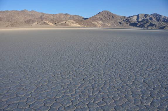 Leito seco de antigo lago na parte norte do Death Valley National Park, na Califórnia - EUA